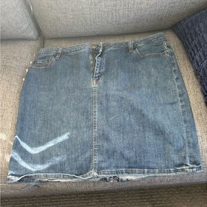 Denim skirt.